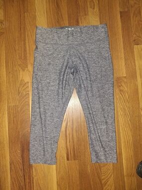 PINK Victoria's Secret Heather Gray Cropped Leggings